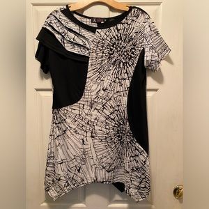 Model France Beautiful Women Top Size M, Black With White In Great Condition
